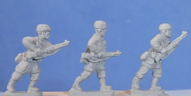 PIG080701 - GERMAN PARA RIFLE ADVANCING