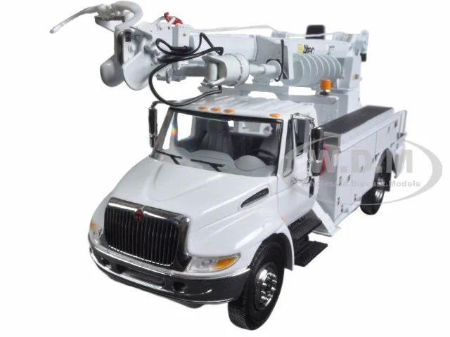International DuraStar Truck with Digger Derrick Body "Altec" White 1/34 Diecast Model by First Gear - International Models