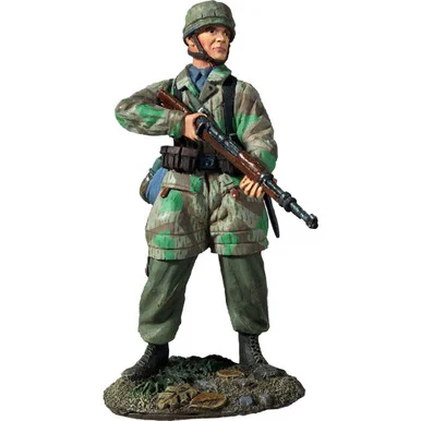 German Fallschirmjager with K-98 No.2 1/30 Figure William Britain (25053)