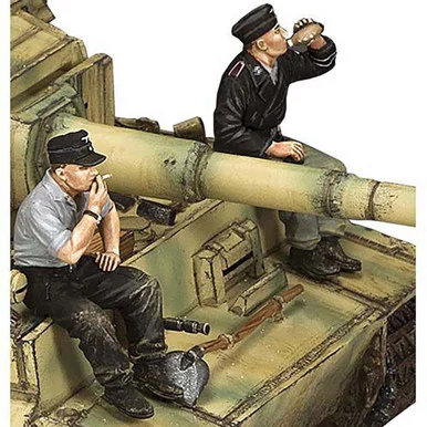 2-Piece Relaxing Panzer Crewmen 1/30 Figure Set