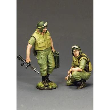 2-Piece Dismounted Armor Crew 1/30 Figure Set