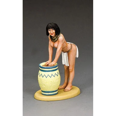 Egyptian Female Brewer 1/30 Figure - King and Country