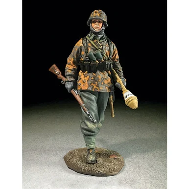 Waffen SS Advancing with Panzerfaust 1/30 Figure - William Britain