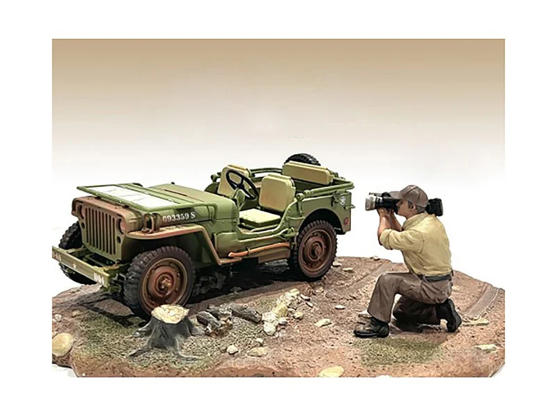"4X4 Mechanic" Figure 7 for 1/18 Scale Models by American Diorama - Accessories