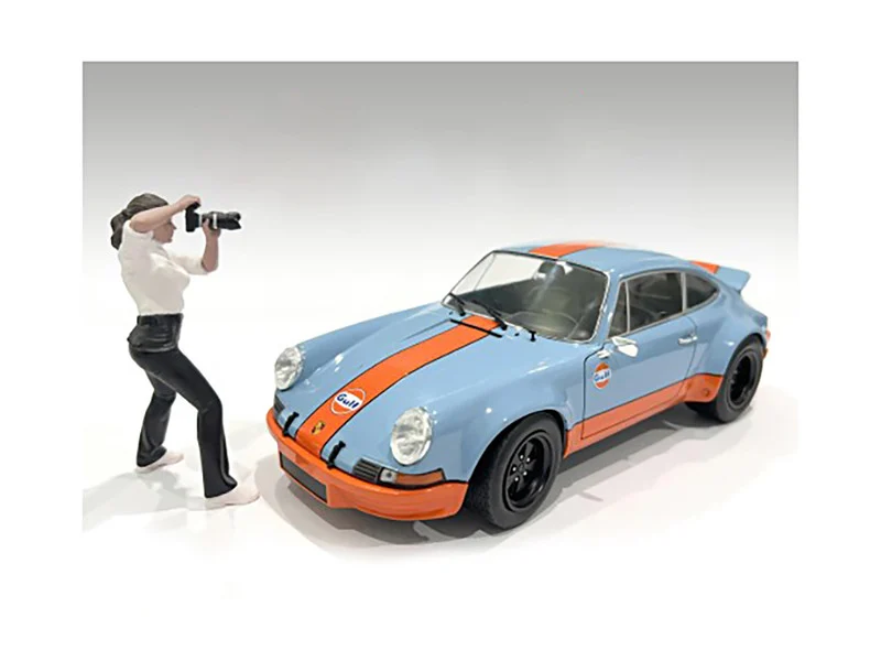 "Photographers" Figure #2 for 1/18 Scale Models by American Diorama - Figures