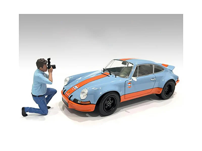 "Photographers" Figure #3 for 1/24 Scale Models by American Diorama - Figures