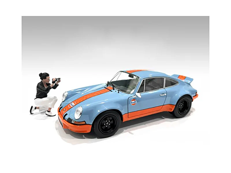 "Photographers" Figure #5 for 1/24 Scale Models by American Diorama - Figures