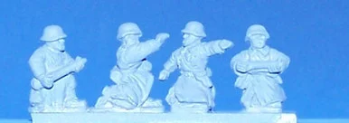 PIG080559 - GERMAN GREATCOAT AT GUN CREW KNEELING