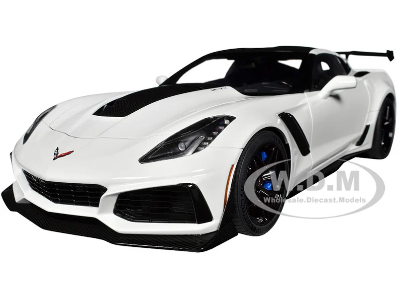 2019 Chevrolet Corvette C7 ZR1 Arctic White with Carbon Top 1/18 Model Car by Autoart - Chevrolet Models