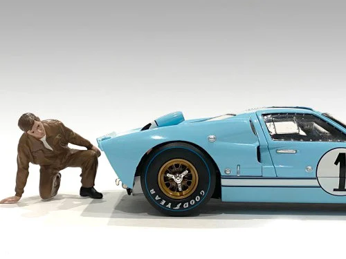 "Race Day 1" Figurine IV for 1/18 Scale Models by American Diorama - Accessories