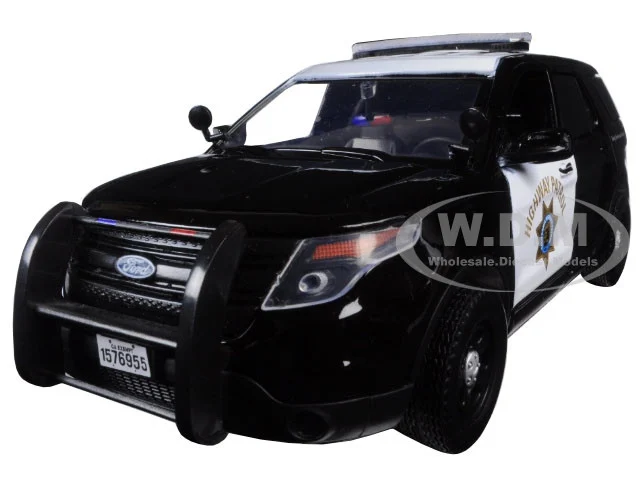 2015 Ford Interceptor Police Utility "California Highway Patrol" (CHP) Black and White 1/24 Diecast Model Car by Motormax - Ford Models