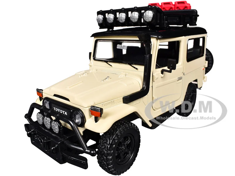 Toyota FJ40 Land Cruiser Beige "4x4 Overlanders" Series 1/24 Diecast Model Car by Motormax - Toyota Models