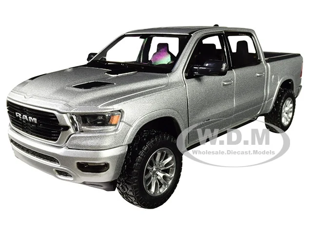 2019 RAM 1500 Laramie Crew Cab Pickup Truck Silver Metallic 1/24 Diecast Model Car by Motormax - Pickup Trucks Models