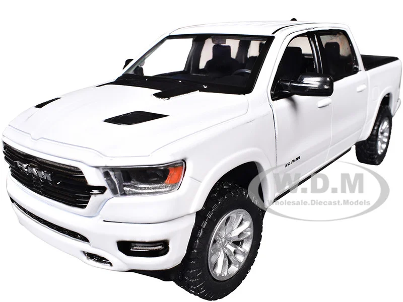 2019 RAM 1500 Laramie Crew Cab Pickup Truck White "Timeless Legends" Series 1/24 Diecast Model Car by Motormax - Pickup Trucks Models