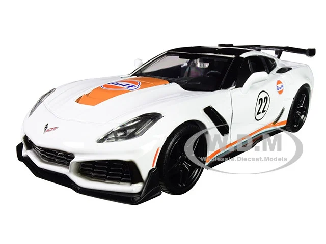 2019 Chevrolet Corvette ZR1 #22 "Gulf Oil" White with Orange Stripes and Black Top 1/24 Diecast Model Car by Motormax - Chevrolet Models