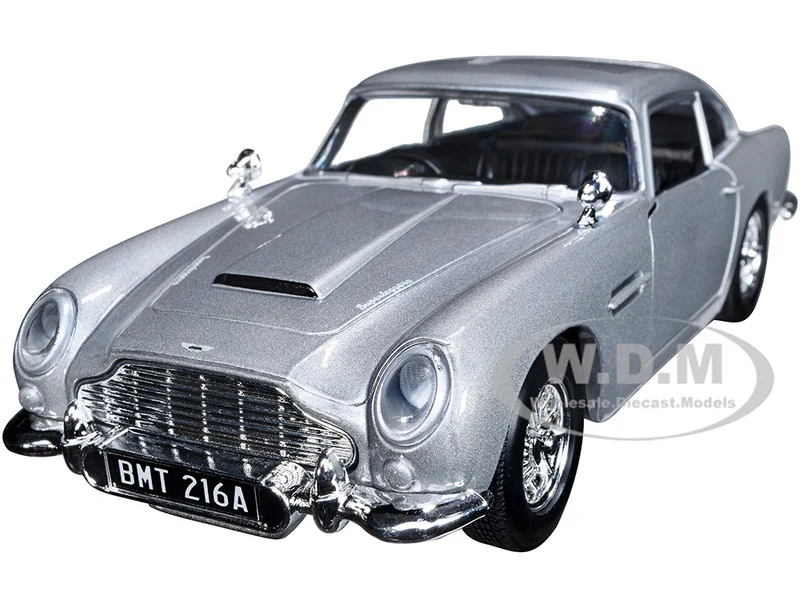 Aston Martin DB5 RHD (Right Hand Drive) Silver Metallic James Bond 007 "Goldfinger" (1964) Movie "James Bond Collection" Series 1/24 Diecast Model Car by Motormax - Movie/TV Series Models