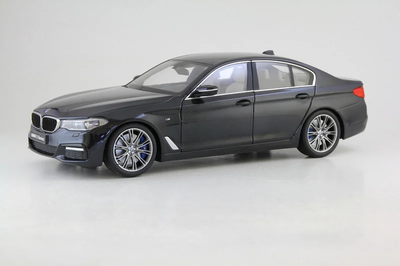 BMW 5 Series (G30) Black Sapphire 1/18 Diecast Model Car by Kyosho - BMW Models