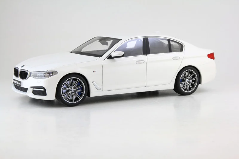 BMW 5 Series (G30) Mineral White 1/18 Diecast Model Car by Kyosho - BMW Models