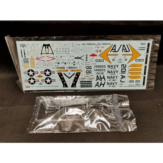 Academy 12521-SP 1/72 USN Vought F-8E Crusader VF-162 Decals and Canopies