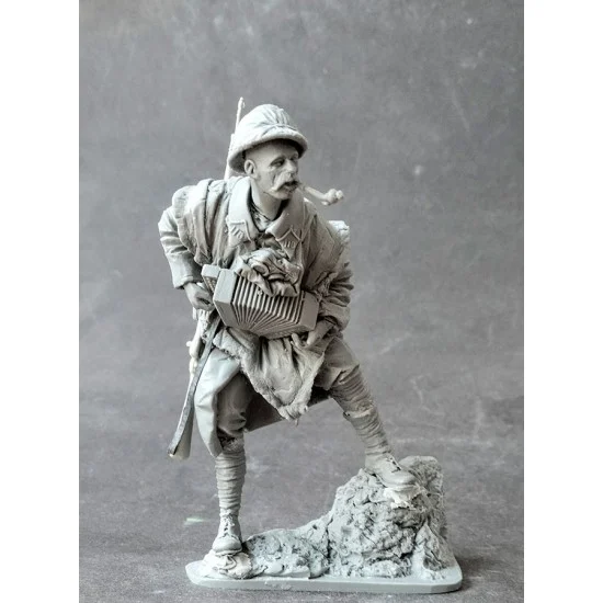 AC Models 16049 1/16 WWI French Infantryman Poilu Playing Accordion - Model Figures