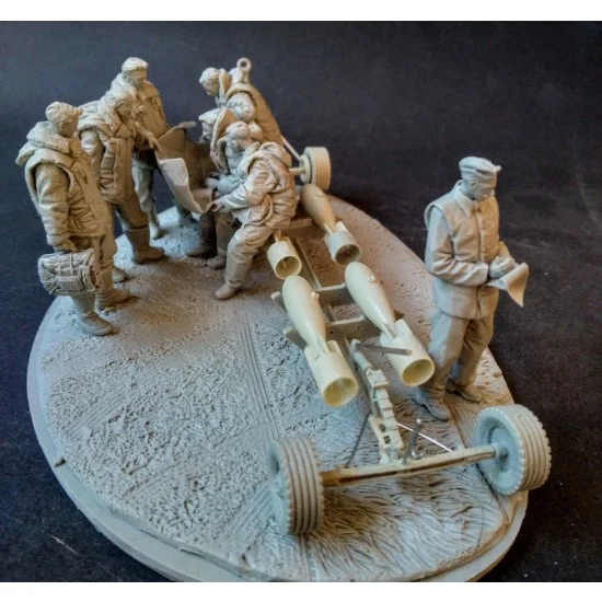 AC Models 32016 1/32 RAF Bomber Crew: 7 Figures, Bomb Trolley w/Ordnance & Base - Model Figures