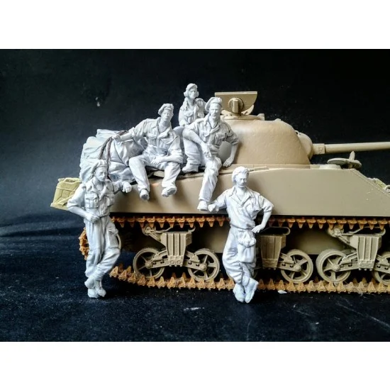 AC Models 35061 1/35 Sherman Crew in Italy (5 figures w/Stowage set) - Model Figures