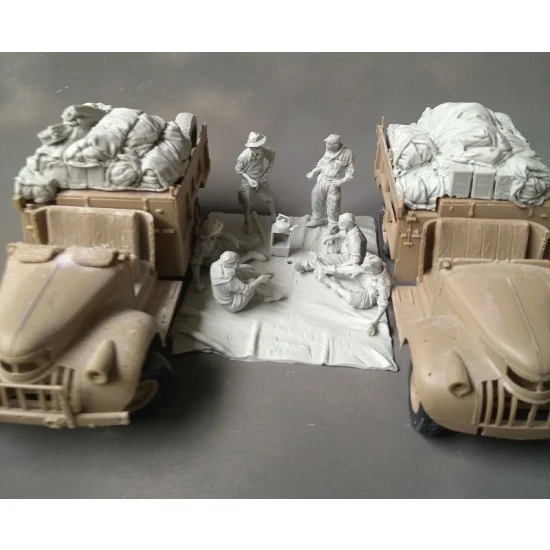 AC Models 35071 1/35 LRDG Crew at Midday Break (6 figures, 2 rear vehicle stowage, ground, acc.) - Model Figures