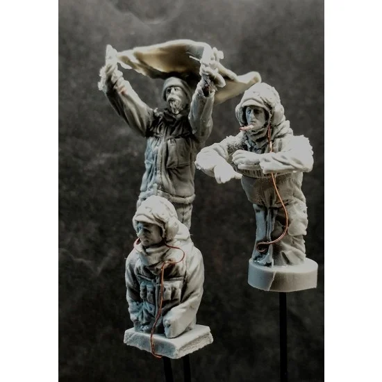 AC Models 35081 1/35 Ukrainian Bradley Crews (3 figures) - Model Figures