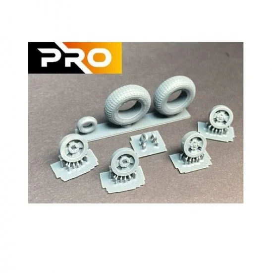 Airscale 3D24SPWL 1/24 Spitfire Mk VIII Block Tread Mainwheels and Detailed Tailwheel for Airfix kit - Model Planes