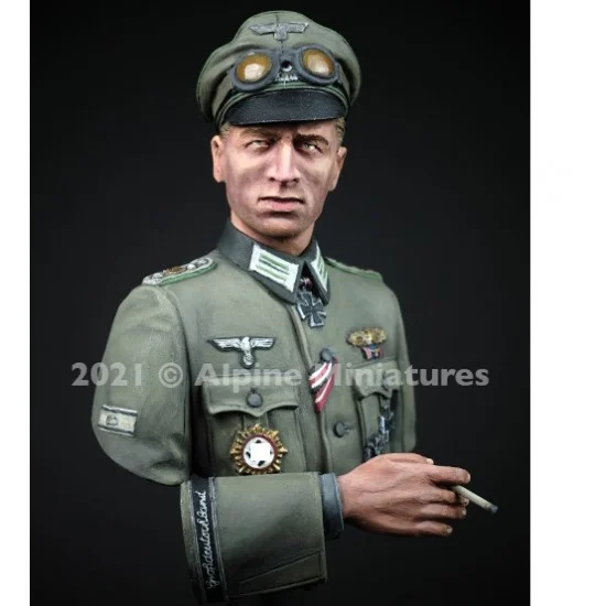 Alpine Miniatures B005 1/16 Captain "Grossdeutschland" Bust - Model Figures