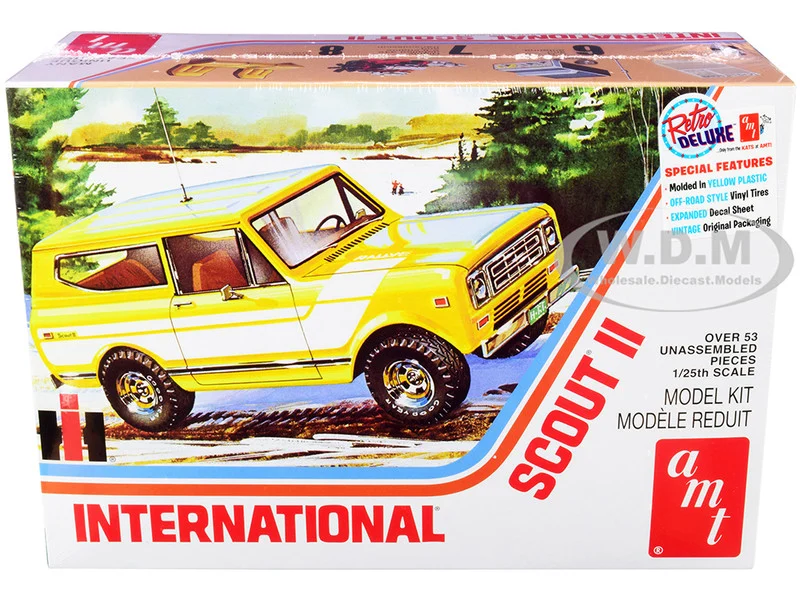 Skill 2 Model Kit IH International Harvester Scout II 1/25 Scale Model by AMT - International Models