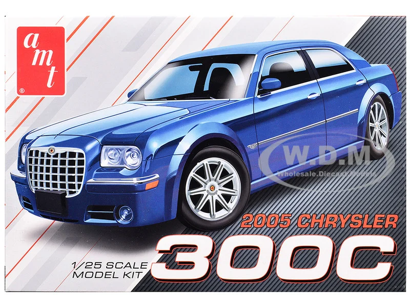 Skill 2 Model Kit 2005 Chrysler 300C 1/25 Scale Model by AMT - Chrysler Models