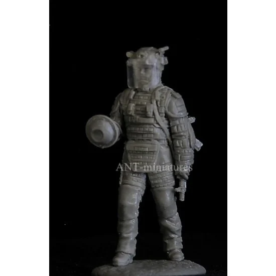ANT Miniatures 35-128 1/35 Russian Engineer 2016 (1 figure)