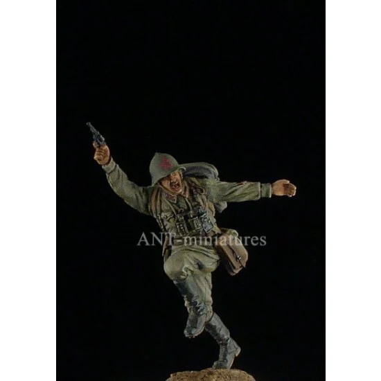 ANT Miniatures 35-16 1/35 Soviet Officer 1939-1941 (1 figure)