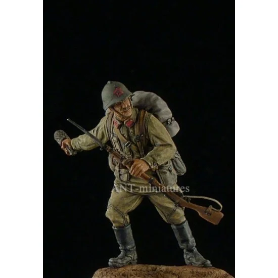 ANT Miniatures 35-18 1/35 Soviet Soldier 1939-1941 No.2 (1 figure)