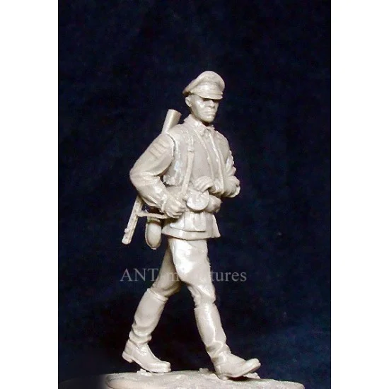 ANT Miniatures 35-51 1/35 German SS Officer (1 figure)