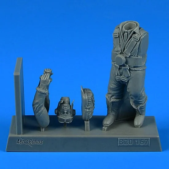 Aerobonus 320167 1/32 WWII RAF Bomber Pilot w/Parachute - Model Figures