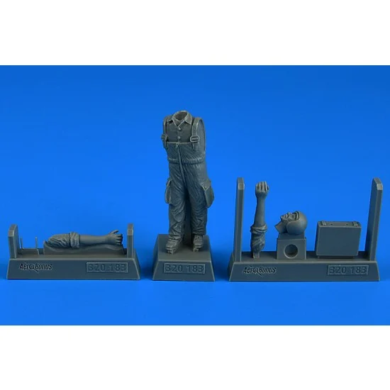 Aerobonus 320183 1/32 Warshaw Pact Aircraft Mechanic B - Model Figures
