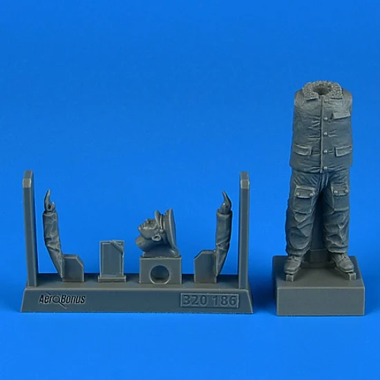Aerobonus 320186 1/32 Russian Officer Mechanic - Model Figures