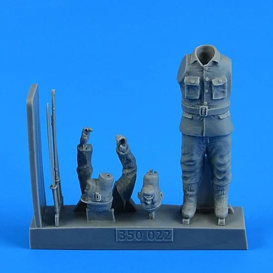 Aerobonus 350022 1/35 WWII Japanese Suicide Officer for Suicide Craft Kaiten II for Micromir kits - Model Figures