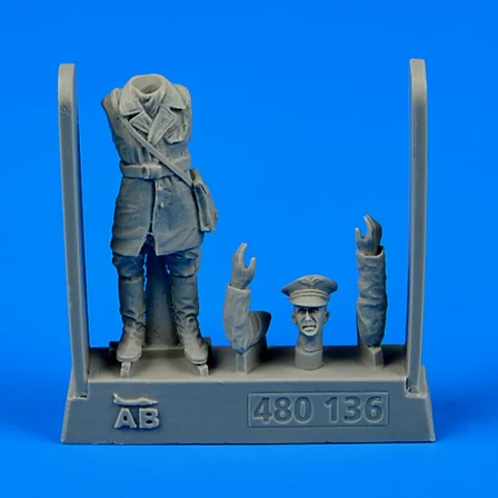 Aerobonus 480136 1/48 WWII Free French Fighter Normandie-Niemen Pilot 1942-1945 (1 Resin Pilot)
