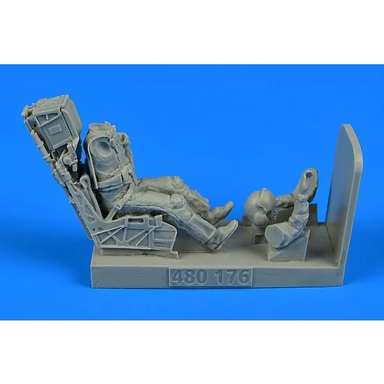 Aerobonus 480176 1/48 US Navy Fighter/Attack Pilot with Ejection Seat for F/A-18E/F for Hasegawa/Revell kit
