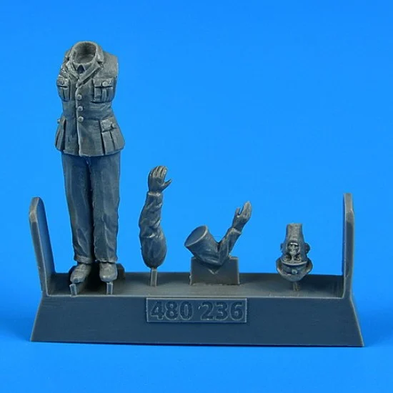 Aerobonus 480236 1/48 WWII Kriegsmarine Ceremony - Officer for German Submarine U-Boat Type VIIC