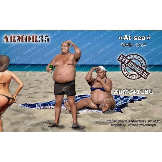 Armor35 2412BG 1/24 Beach - Bikini Woman & Man (2 figures)