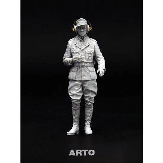 ARTO production 35014 1/35 German s.Pz.Abt 501 Tiger- I Kommandant (commander)