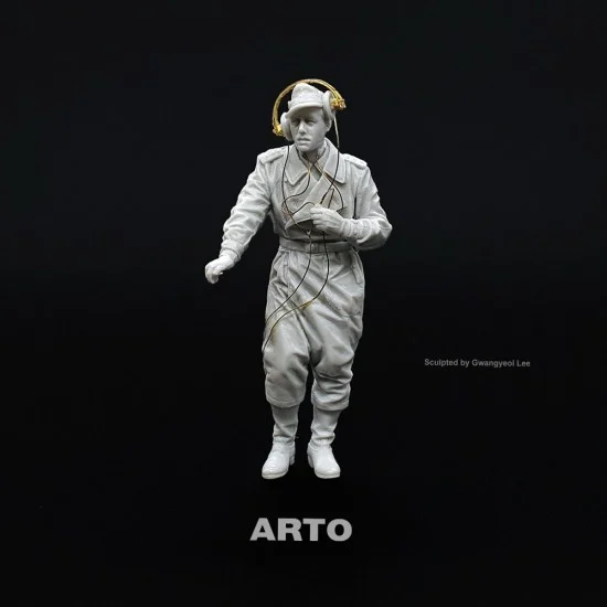 ARTO production 35026 1/35 Herzer Commander - Model Figures