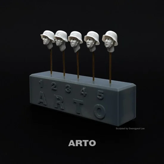 ARTO production AH35013 1/35 WWII German M42 Helmet - Tense Faces (5 different heads)