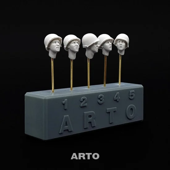 ARTO production AH35019 1/35 WWII US M1 Helmet Tense Faces Heads (5pcs) - Model Figures