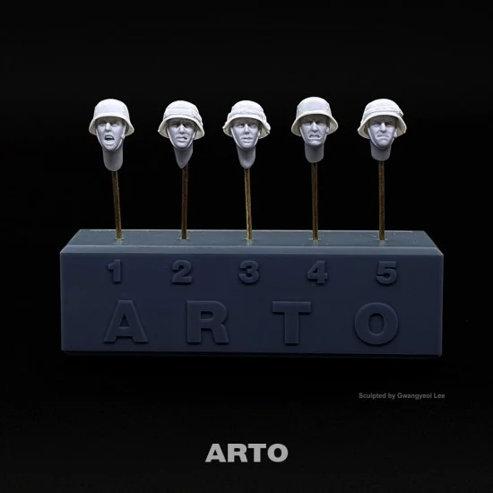 ARTO production AH35028 1/35 WWII German M42 Helmet Combat Heads - Model Figures