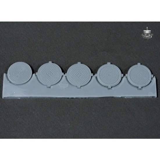 Balaton Modell BM35121 1/35 Manhole Covers 1947+ - Scenics & Diorama